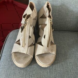 Nude wedges